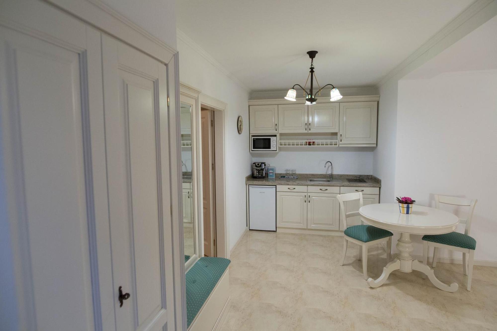 Baroc Apartments & Studio Сибиу Стая снимка