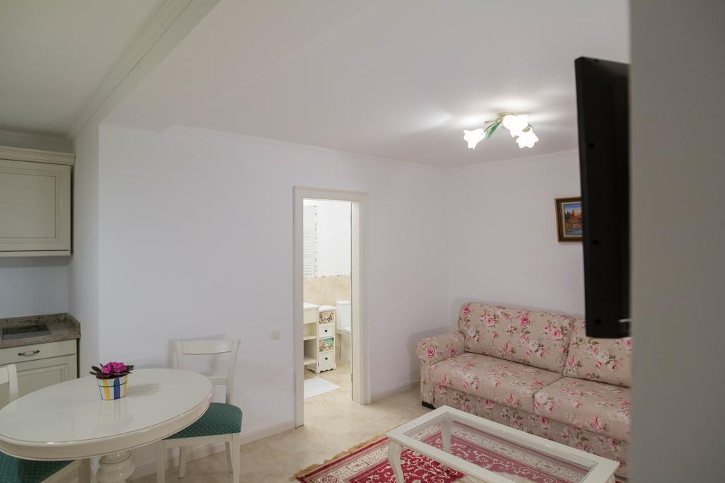 Baroc Apartments & Studio Сибиу Екстериор снимка