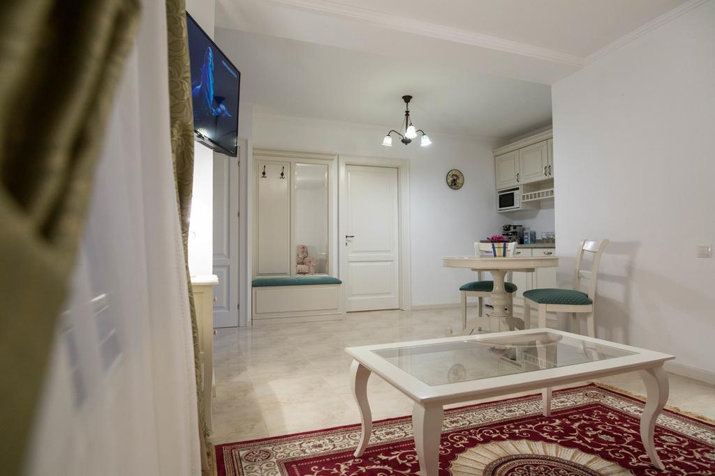 Baroc Apartments & Studio Сибиу Екстериор снимка