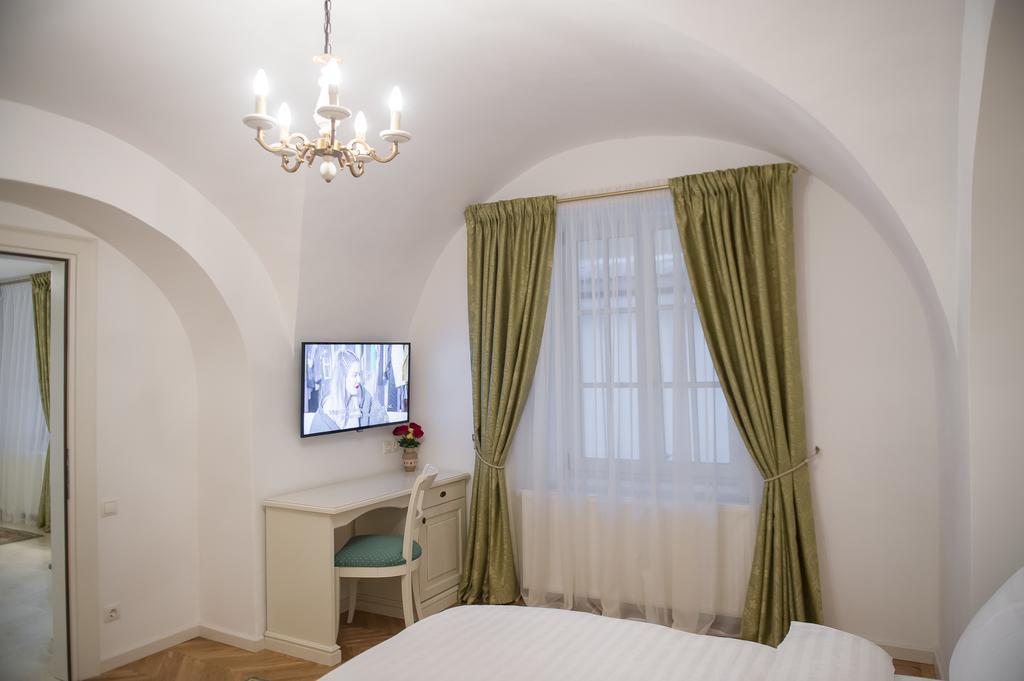 Baroc Apartments & Studio Сибиу Екстериор снимка