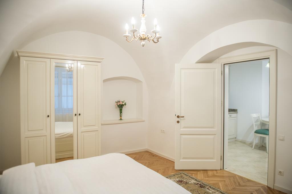Baroc Apartments & Studio Сибиу Екстериор снимка