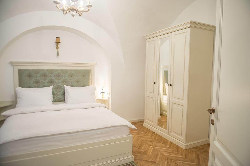 Baroc Apartments & Studio Сибиу Екстериор снимка